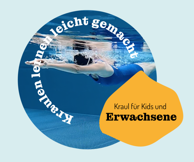 Kind lernt Kraulschwimmen mit spielerischen Kraulübungen im Schwimmbad
